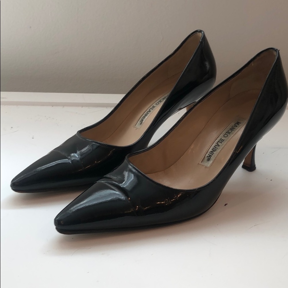 Manolo Blahnik black pointy toe kitten heels